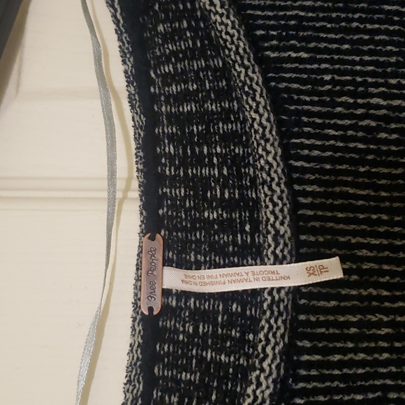 SALE!!! Free People Oversized Charcoal Gray Scoop Neck Sweater Long Sleeve - Picture 3 of 5